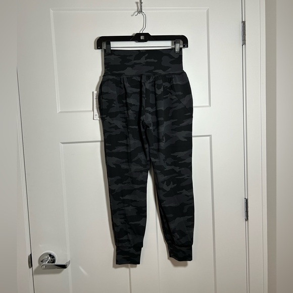 XS Athleta camo jogger - XS Petite - Picture 4 of 10